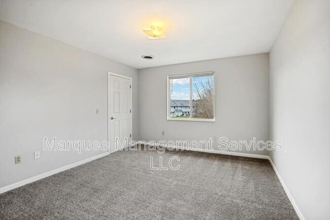 Building Photo - 118 Talon Pl