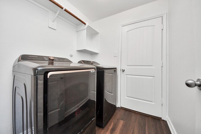 Building Photo - 10306 White Fir Villa Ave