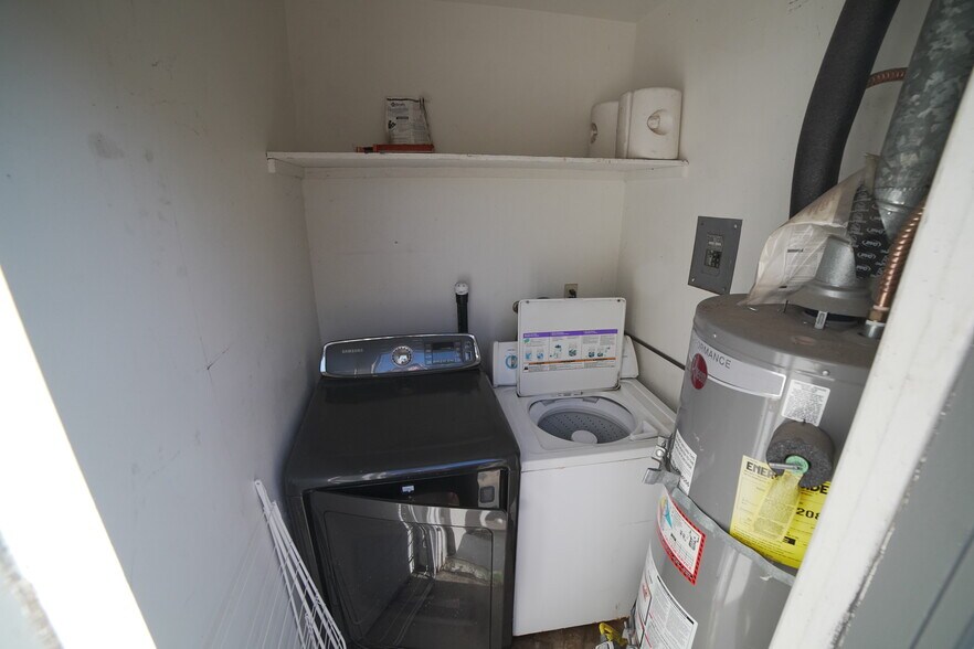 Building Photo - 1160 Chestnut St