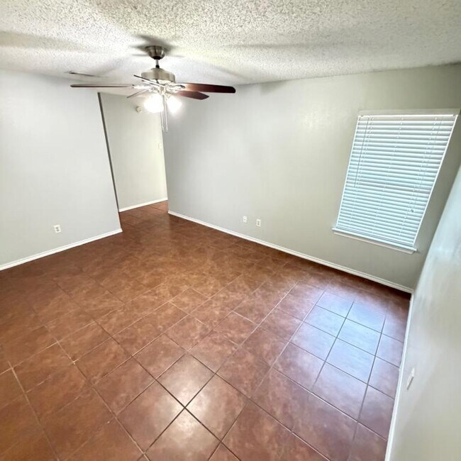 Building Photo - 5319 Waterford Dr