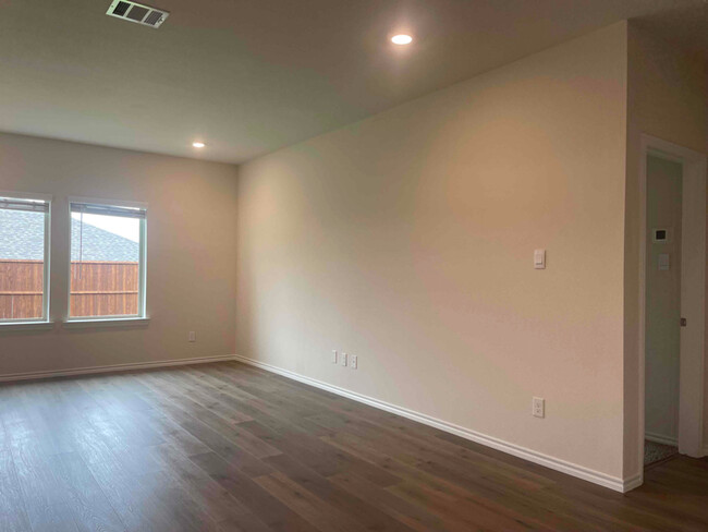 Building Photo - 3924 River Rock Ave