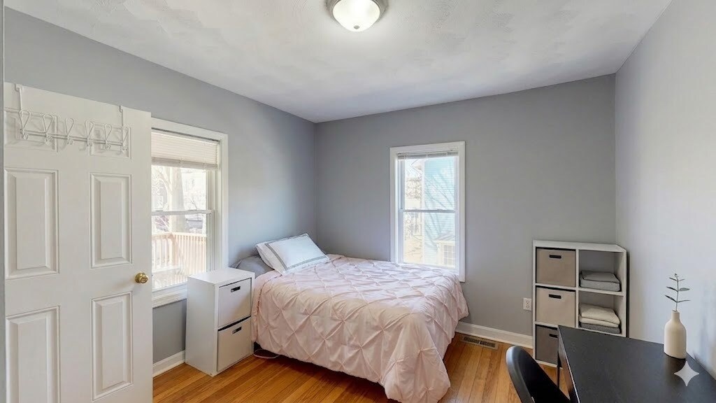 Building Photo - 50 Derby St