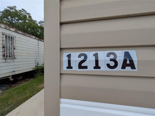 Primary Photo - 1213 Kentucky St