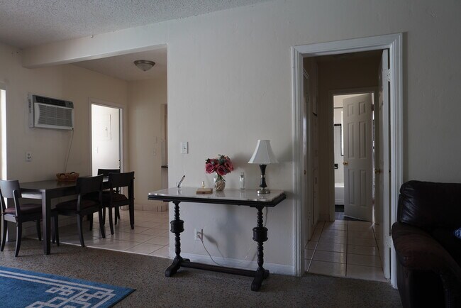 Building Photo - 10911 NE 9th Ct