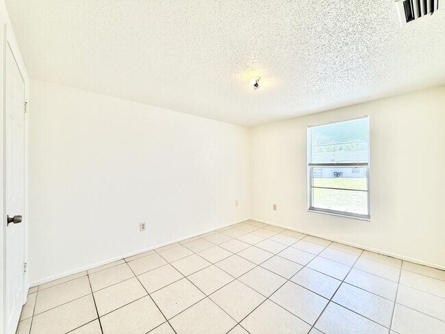 Building Photo - 7071 Bee Ridge Rd