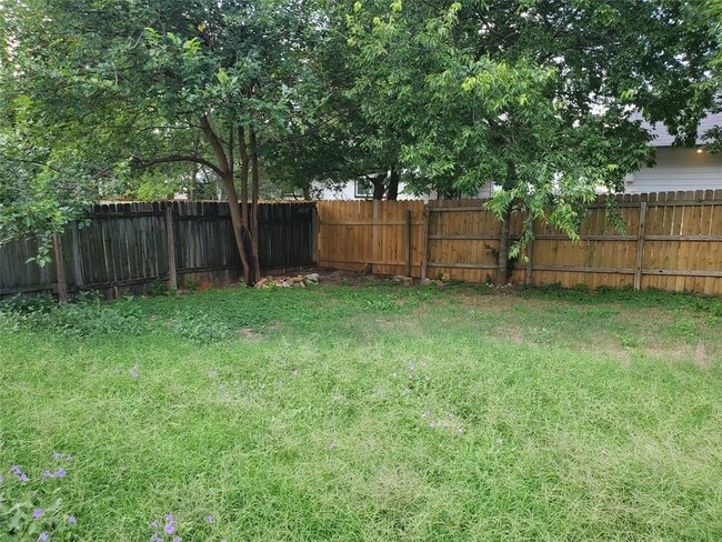 Building Photo - 1903 Golden Pheasant Dr