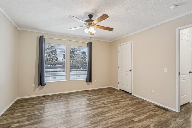 Building Photo - 4704 47th Ave