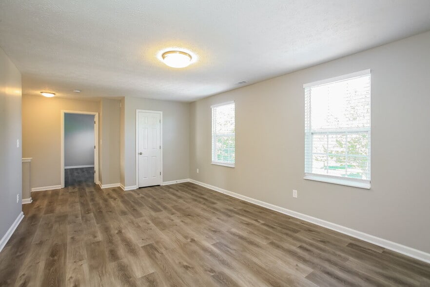 Building Photo - 8513 Vanguard Ln