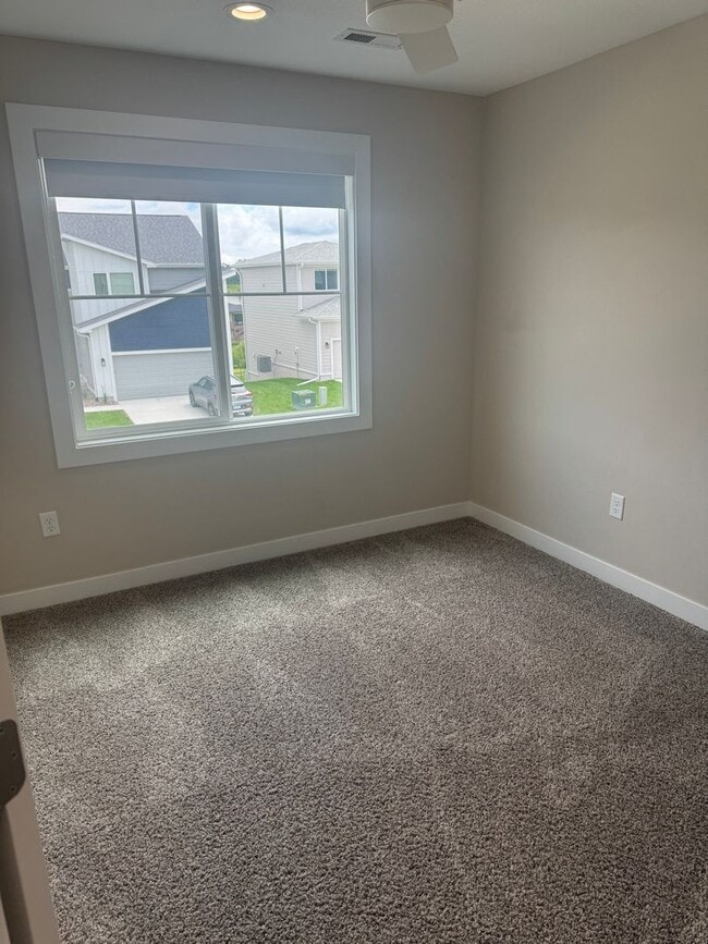 Building Photo - New 4 Bedroom | 2.5 Bath | Scenic Views | ...