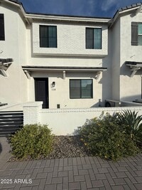 Building Photo - 3230 E Thomas Rd