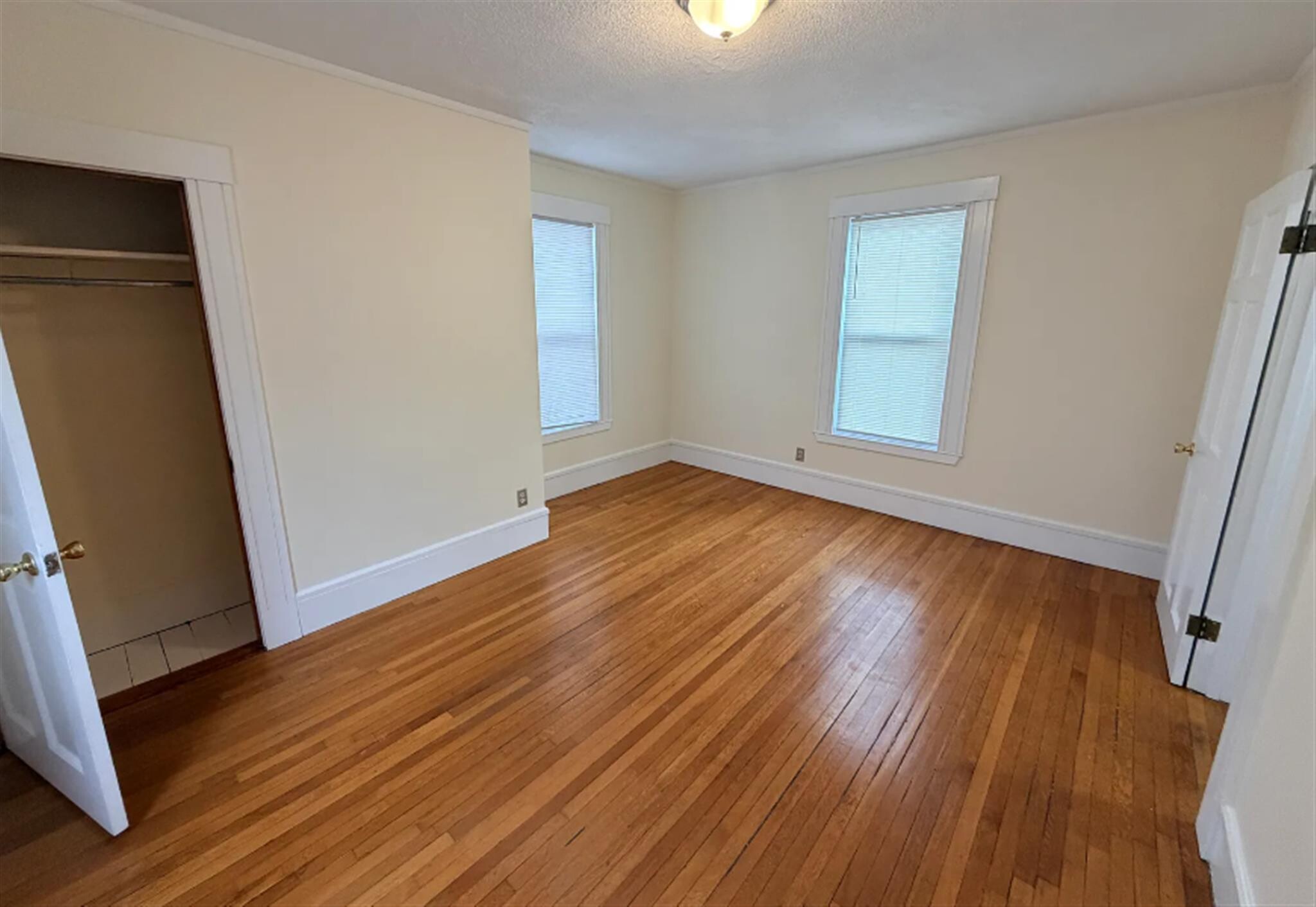 Building Photo - 158 Holland St