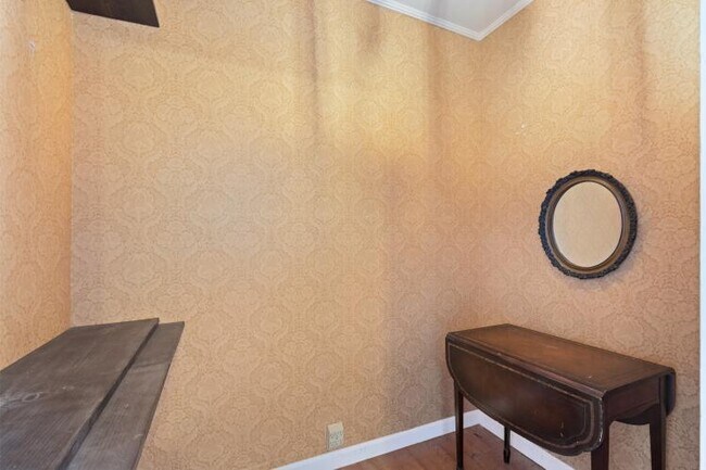 Building Photo - 1001 SE 5th Ave