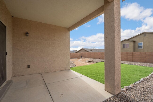 Building Photo - 1143 Desert Sunflower Dr NE