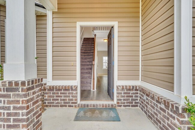 Building Photo - COMING EARLY JUNE 2026! (Pet Friendly)