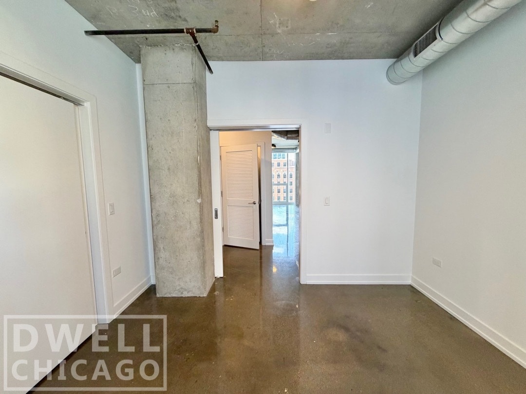 Building Photo - 110 W Chicago Ave