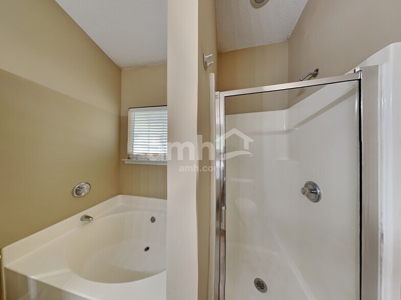 Building Photo - 2135 Beckenham Pl