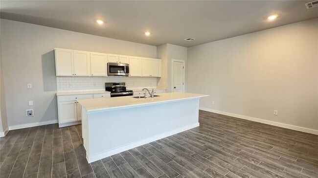 Building Photo - 17024 Buck Cir