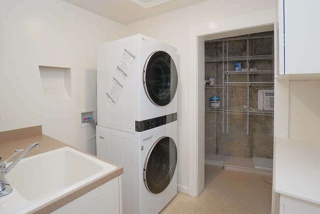 Building Photo - 2389 W Boise Ave