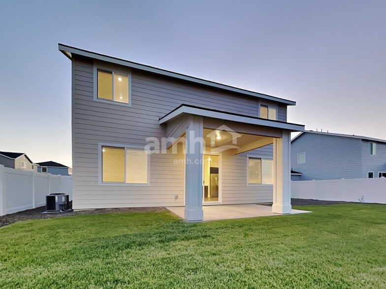 Building Photo - 752 S Rocker Ave