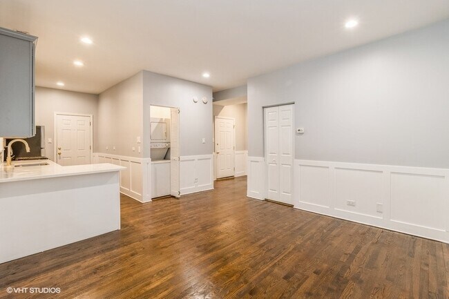 Building Photo - 4210 S King Dr