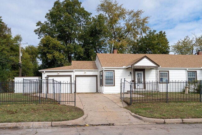 Building Photo - 4722 E Elm St