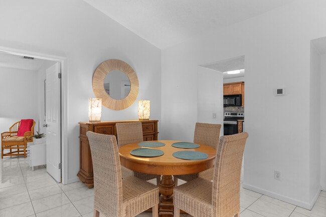 Building Photo - 2221 Florida Blvd