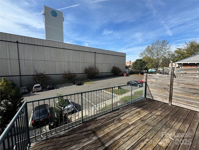 Building Photo - 102 W 2nd Ave