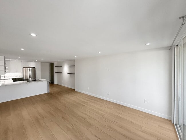 Building Photo - Beautiful 2BD/2BA Fully Remodeled w/ Reser...