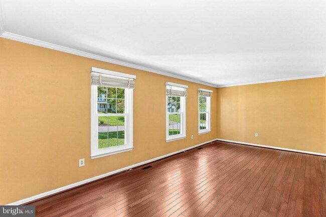 Building Photo - 10163 Yorktown Way