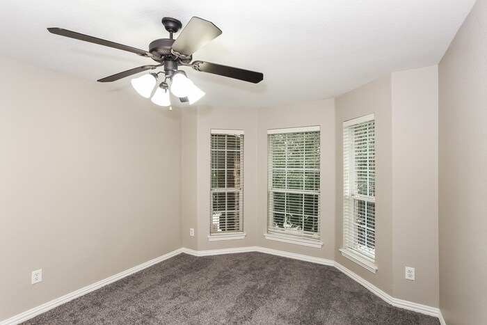 Building Photo - 1813 Manor Ridge Way