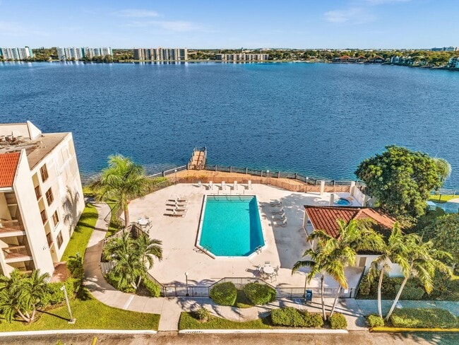 Building Photo - 109 Lake Emerald Dr