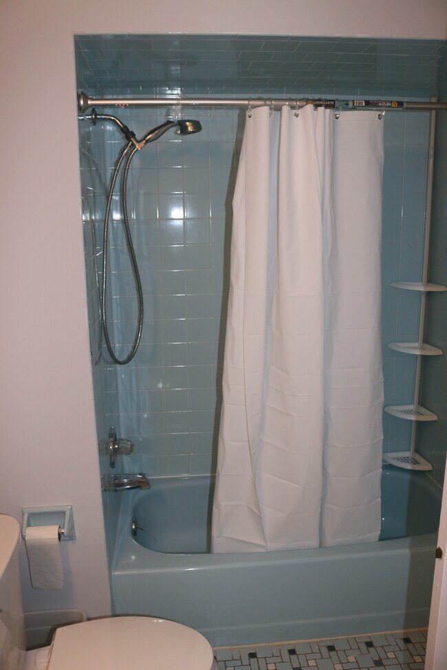 Building Photo - 17 Saxonney Cir