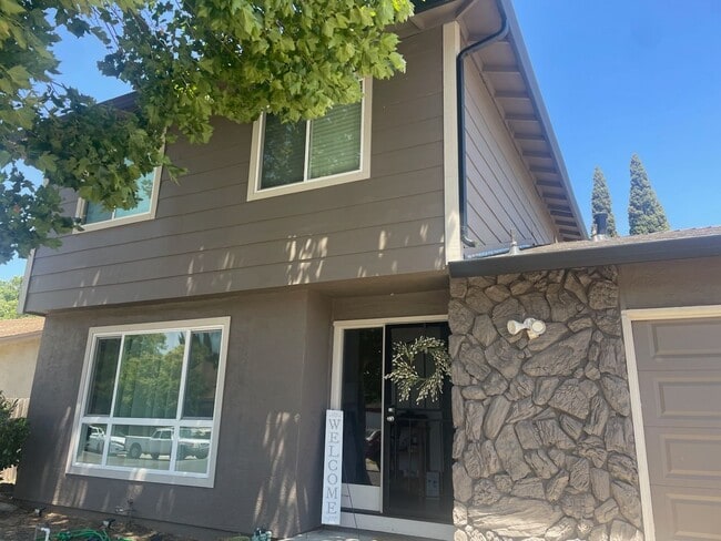 Primary Photo - Beautifully Remodeled Home for Rent – Prim...