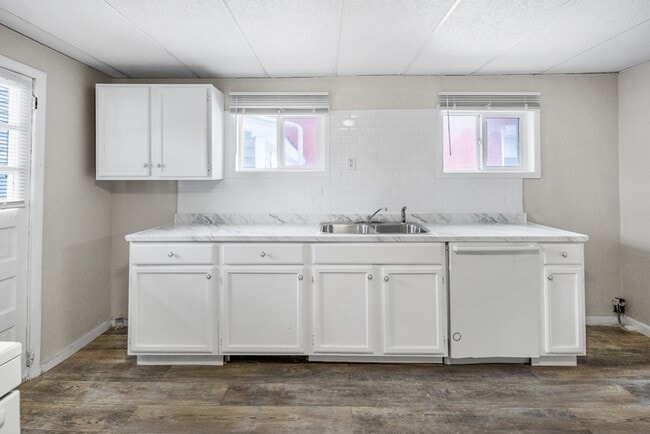 Building Photo - 1534 5th Ave