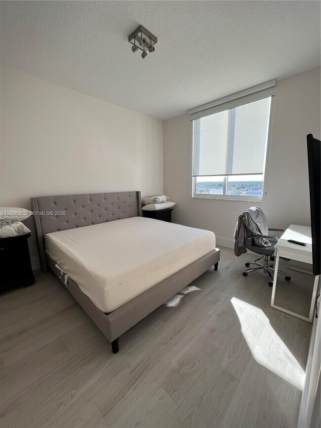 Building Photo - 18800 NE 29th Ave