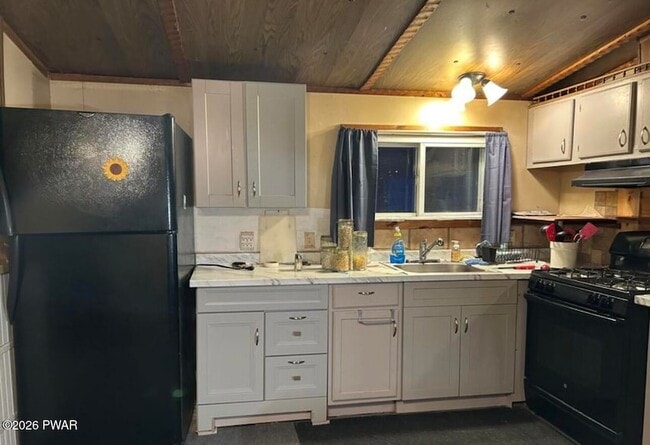 Building Photo - 223 Daniels Rd