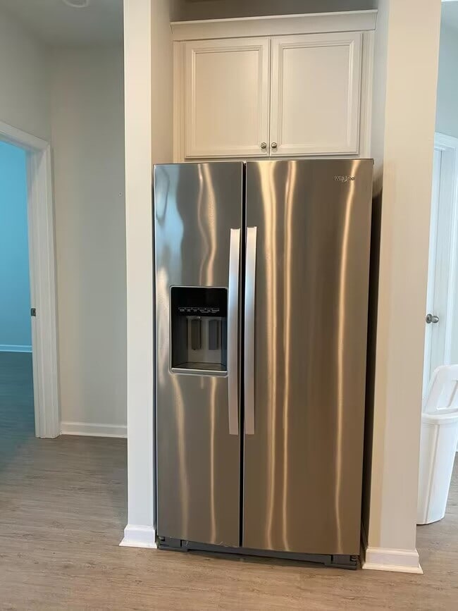 Building Photo - 9824 English Elm St