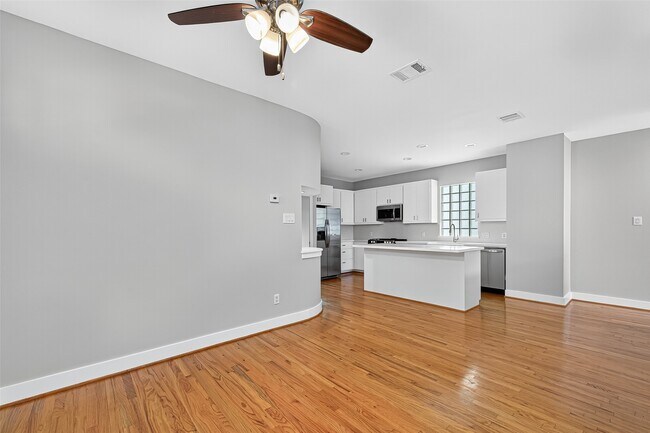 Building Photo - 2705 Rutland St
