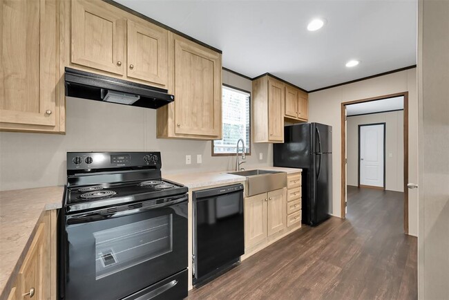Building Photo - 20204 Sherwood Dr