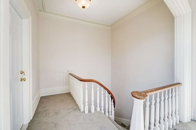 Building Photo - 2701 Cleinview Ave