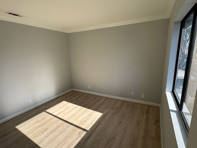 Building Photo - 45 Harkness Ave