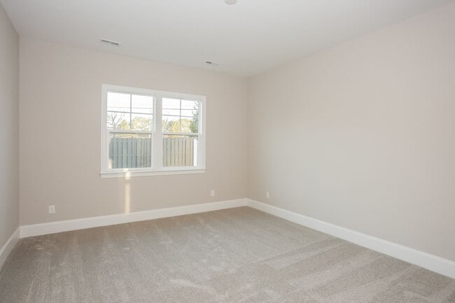 Building Photo - 3BR/3BA w/ Designated Office & Loft