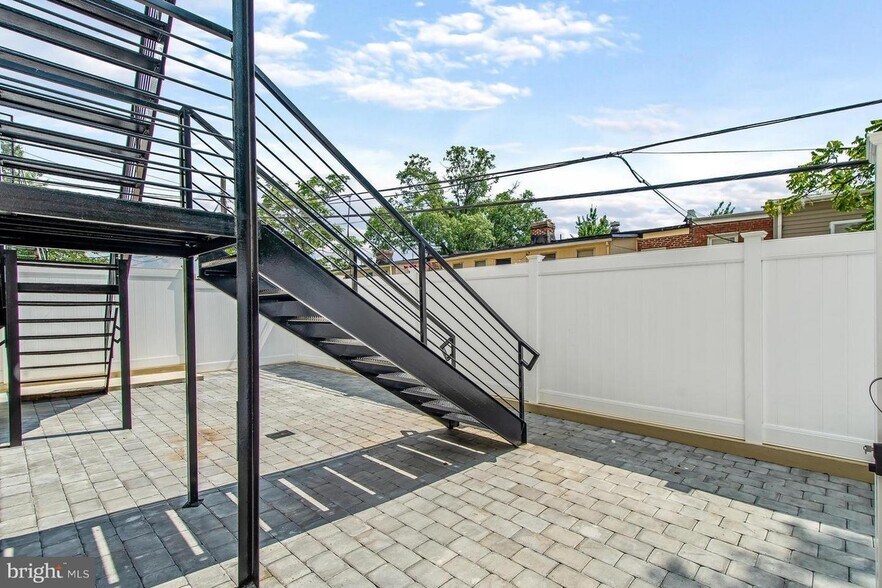 Building Photo - 1247 Penn St NE