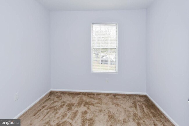 Building Photo - 915 Westlake Dr