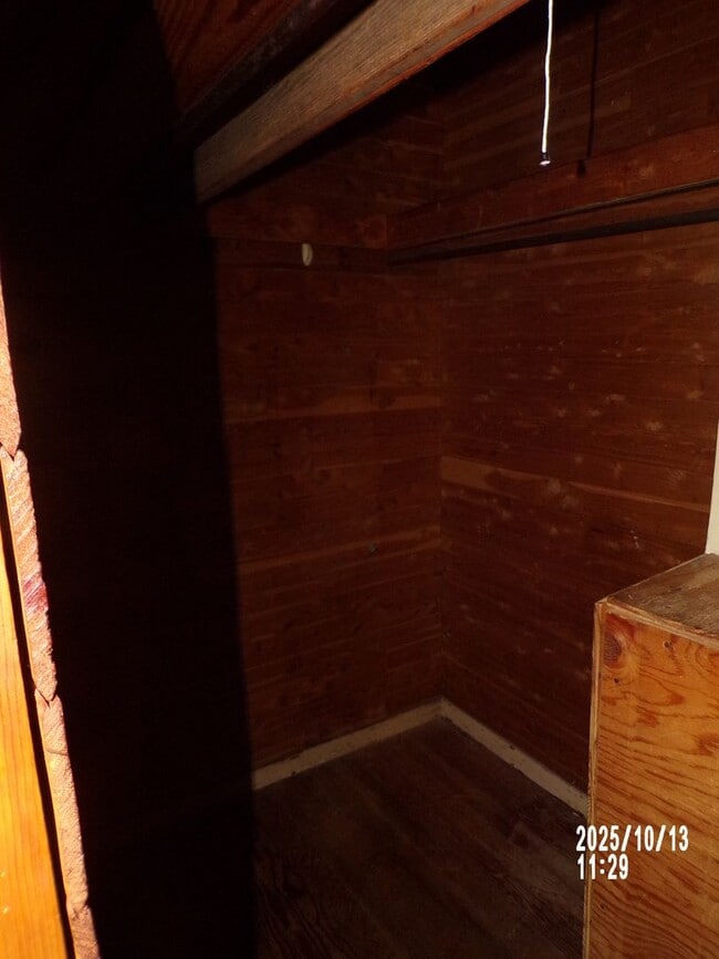 Building Photo - Very nice two-bedroom home located in the ...