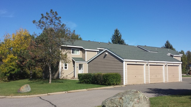 Building Photo - Pine Manor Townhouses