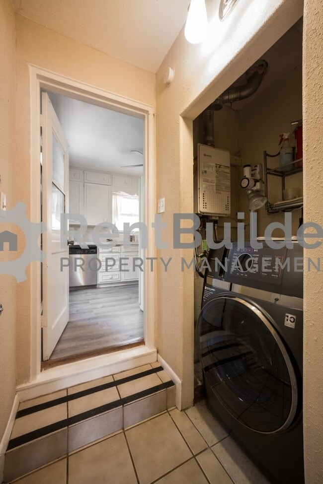 Building Photo - CALL US TODAY AT (505) 808-6467 TO SCHEDUL...