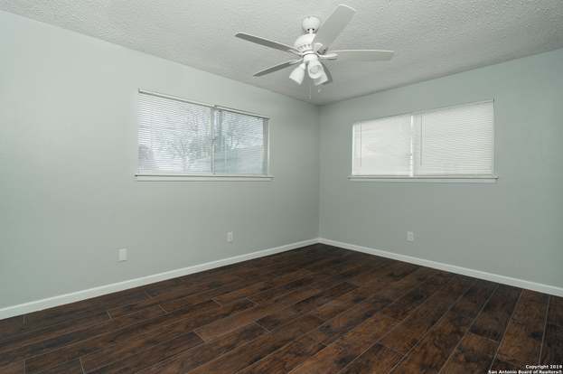 Building Photo - 300 Roanoke Dr