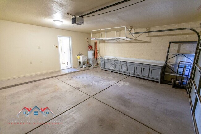 Building Photo - 5513 E Terry Dr