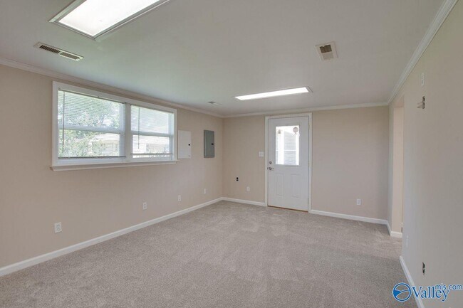 Building Photo - 211 Wingate Ave SW